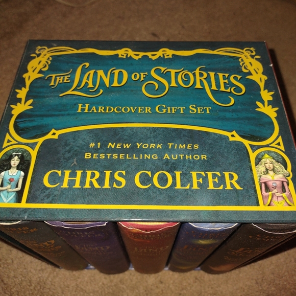 The Land of Stories (Books 1-5) - Picture 2 of 4